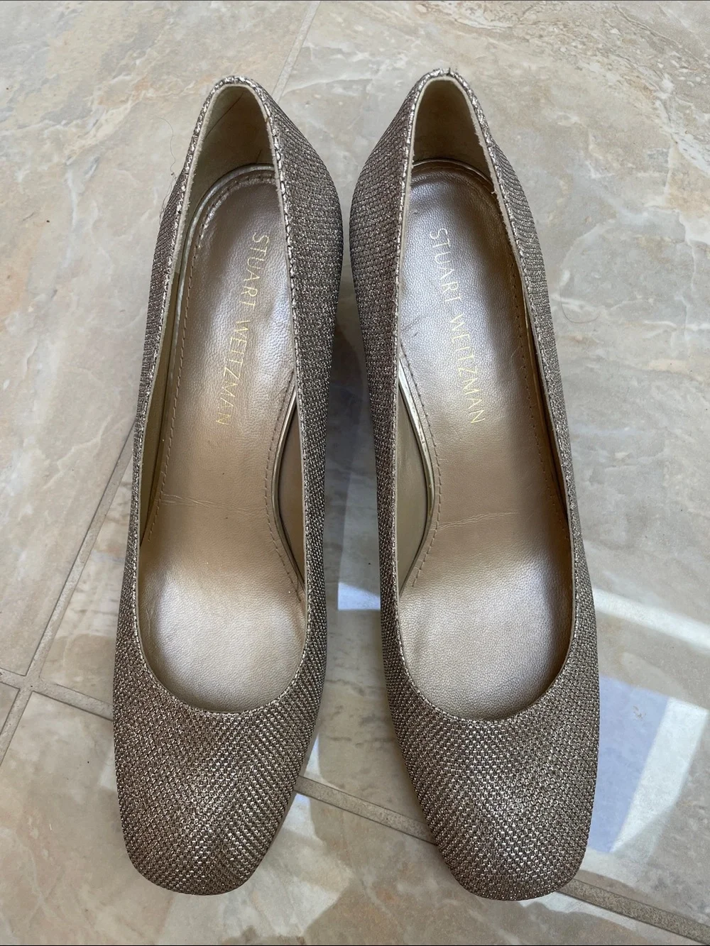 Stuart Weitzman Marymid block heel, gold metallic fabric shoe, Size 10M
